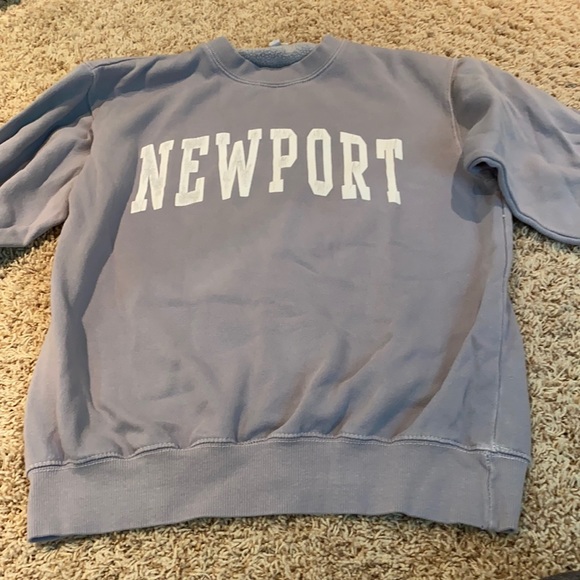 Brandy Melville Sweaters - brandy melville “newport” sweatshirt